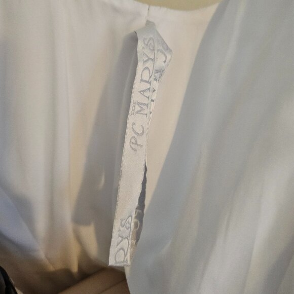 Beautiful White Ball Gown-Style Wedding or Formal Dress - Picture 12 of 14